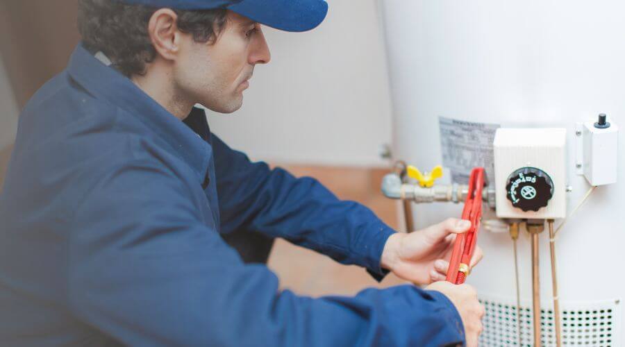 Expert burst pipe repair services in Arrowsmith, IL